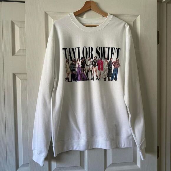 Taylor Swift Tops - Taylor Swift White MIDNIGHT Sweatshirt.
L (men’s) it’s like a woman’s XL/XXL